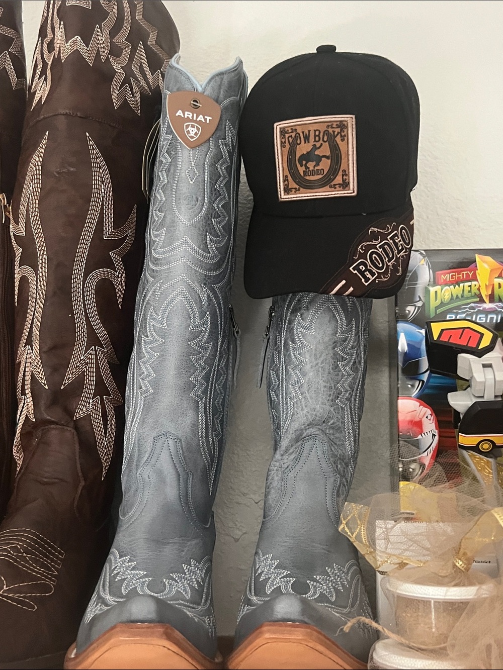 Ariat Men's Gray Western Boots with Tan Soles